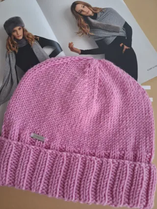 Berretto 100% lana rosa fatto a mano