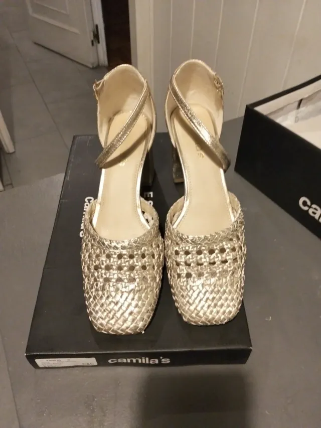 Zapatos de fiesta Camila's dorados