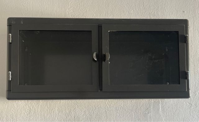 Vitrina metal gris oscuro