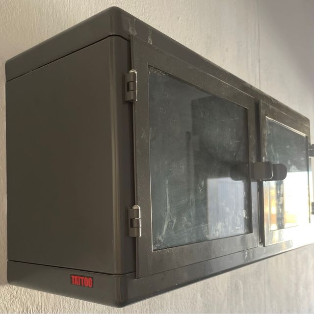 Vitrina metal gris oscuro