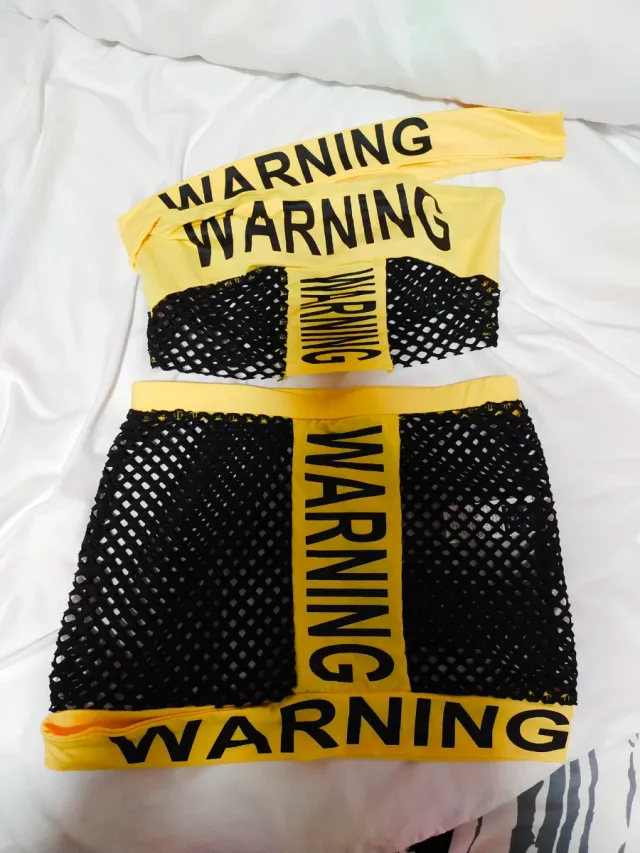 Conjunto llamativo WARNING negro y amarillo