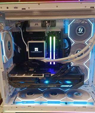 PC gaming Tope de Gama RTX 5080/ r7 7800x3d 32 gb