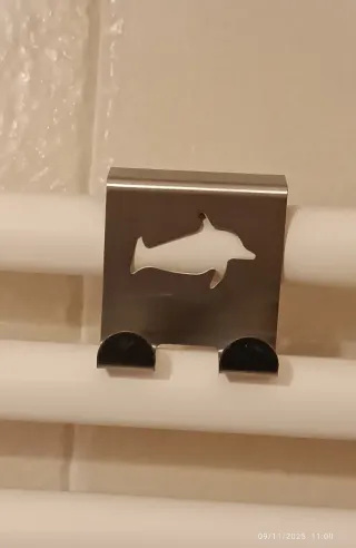 Appendiabiti in acciaio con delfino