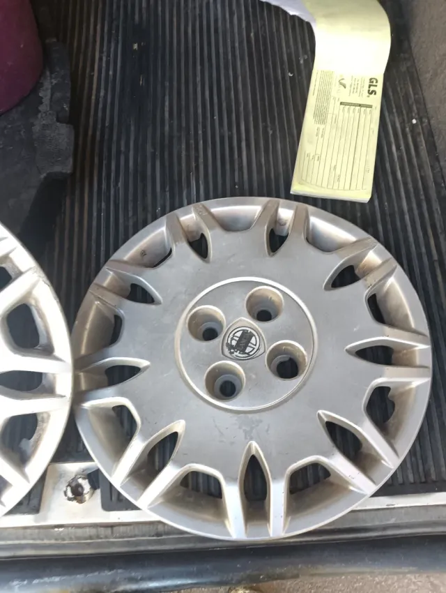 Tapacubos Lancia Ypsilon 15 (4 unidades)