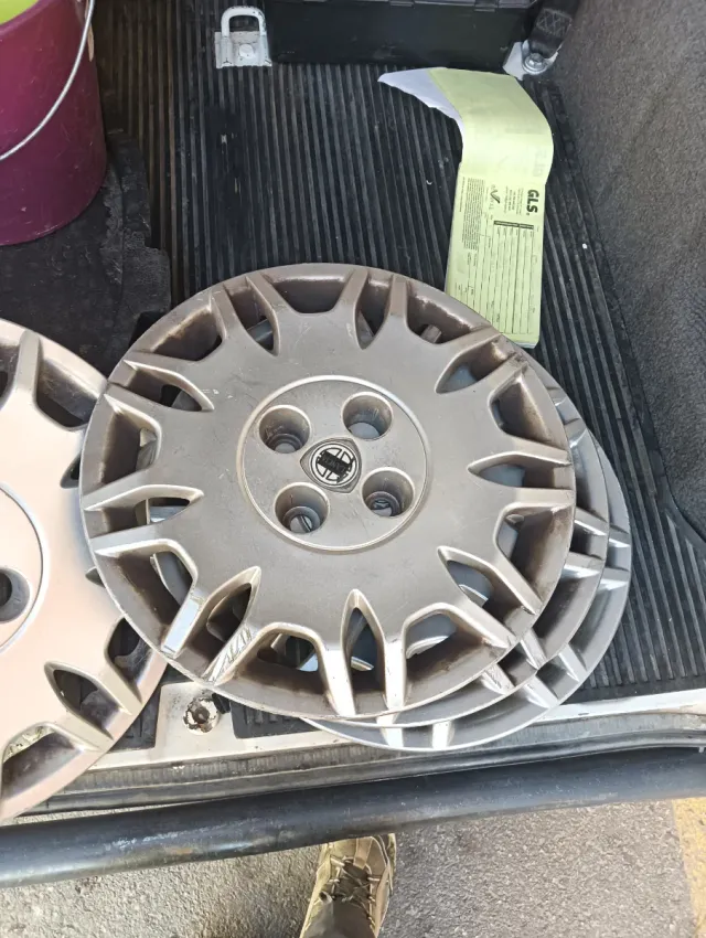 Tapacubos Lancia Ypsilon 15 (4 unidades)