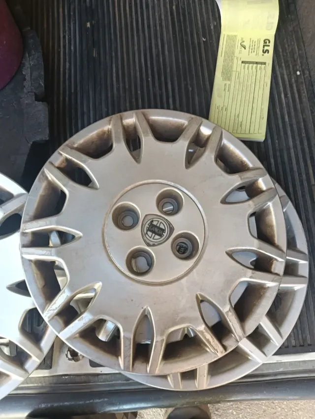 Tapacubos Lancia Ypsilon 15 (4 unidades)