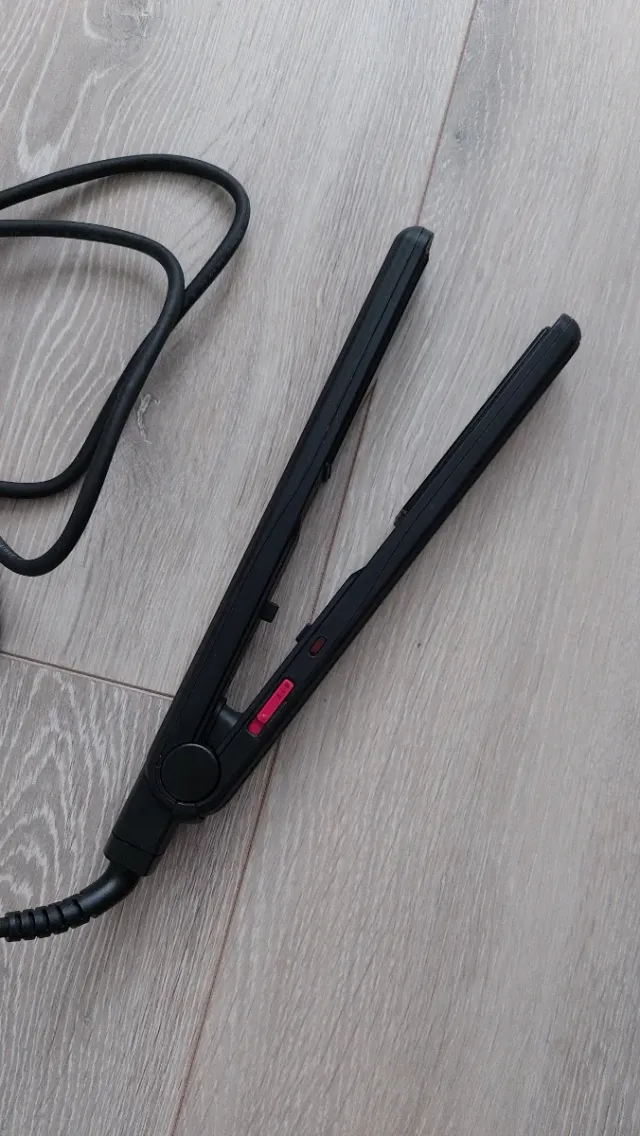 Plancha de pelo Rowenta negra