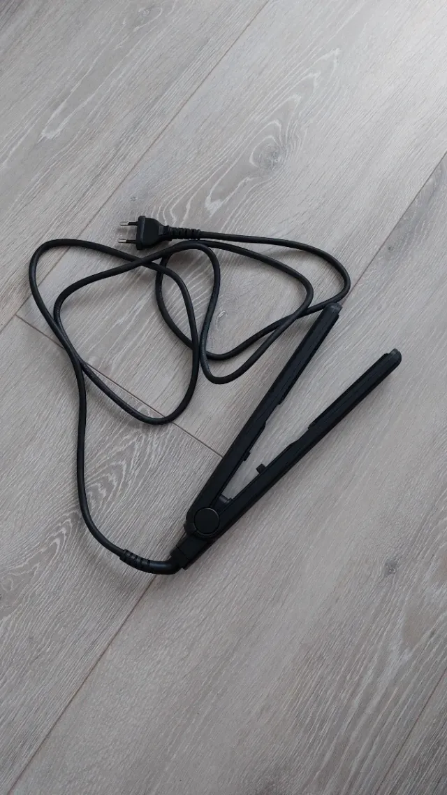 Plancha de pelo Rowenta negra