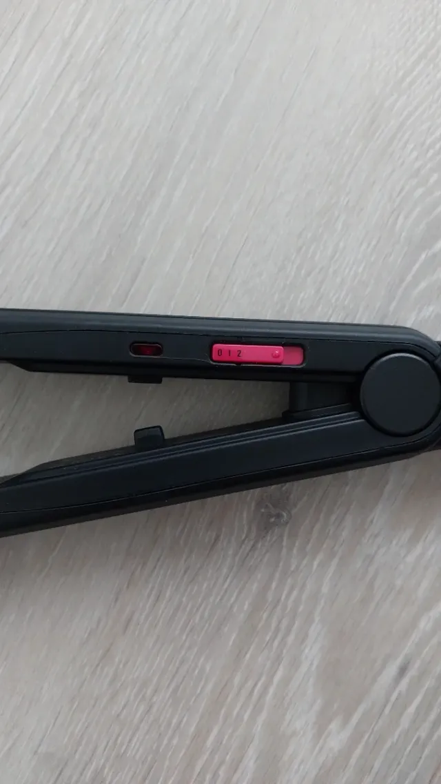 Plancha de pelo Rowenta negra