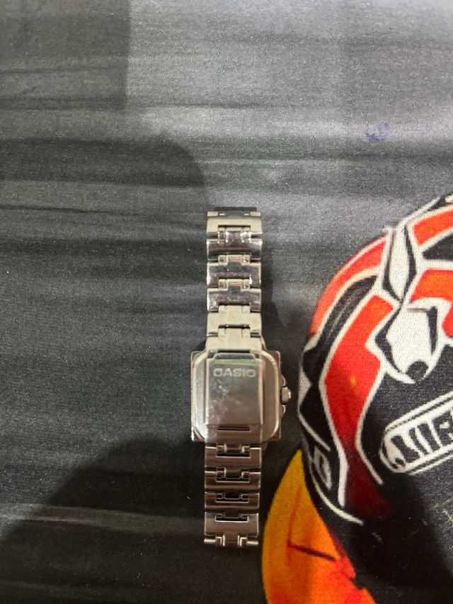 Reloj Casio Plata y Blanco Mujer