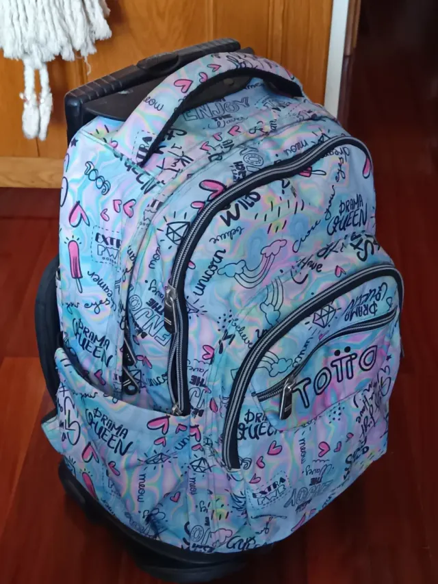 Mochila Totto con ruedas y estampado divertido