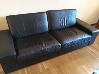 Sofá de piel negro