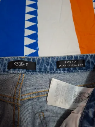 Pantalones Guess Azules con Detalles Plateados