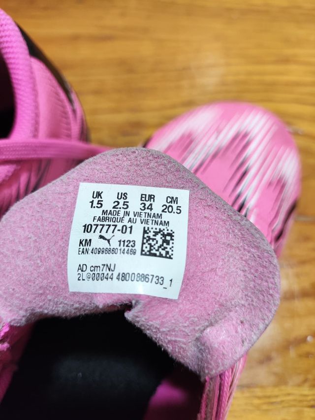 Botas de fútbol Puma rosas para niña