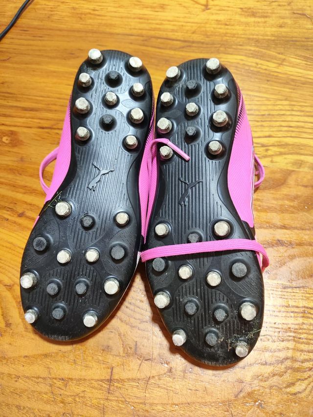 Botas de fútbol Puma rosas para niña