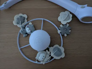 Móvil proyector cuna Infantino