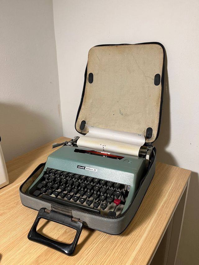 Máquina de escribir Olivetti Lettera 32