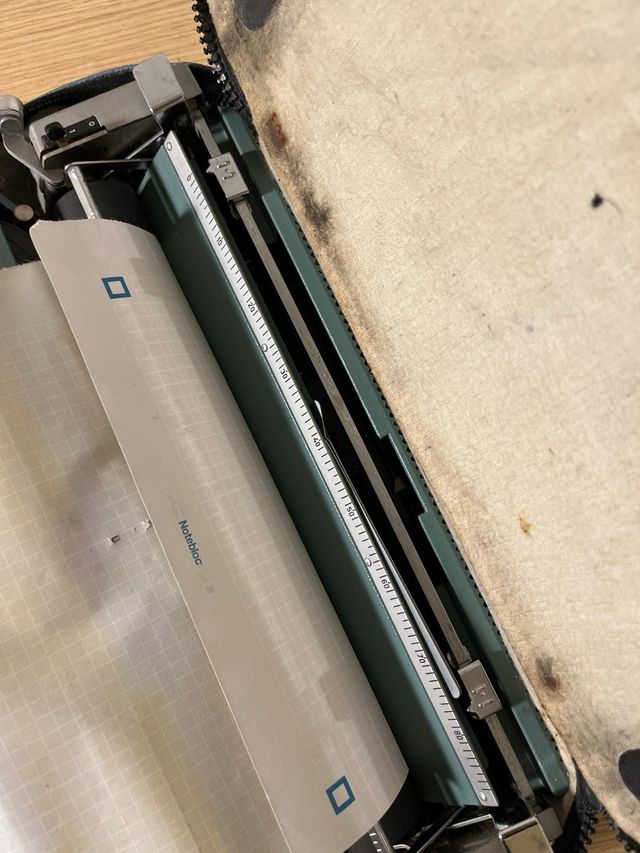 Máquina de escribir Olivetti Lettera 32