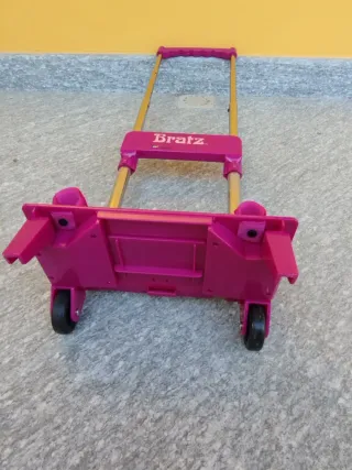 Carrello porta zaino Bratz fucsia con scritta rosa
