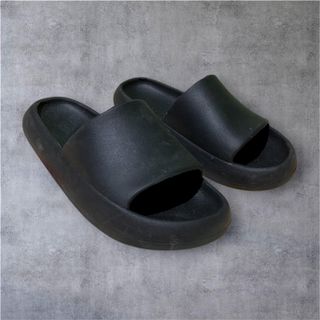Chanclas negras básicas