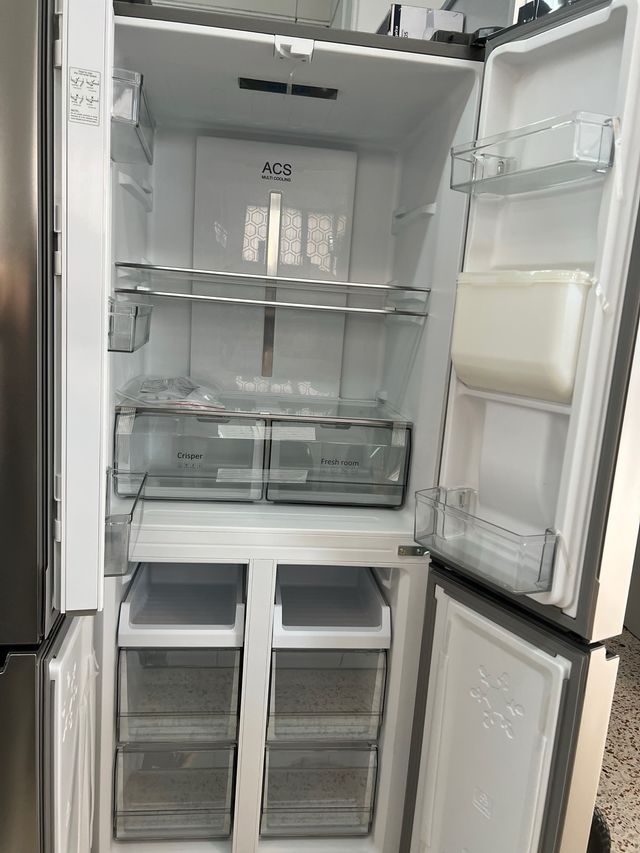 Nevera KROMs con dispensador de agua