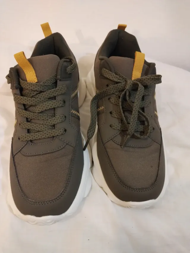 Playeras niño verde olivo y amarillo