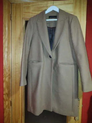 Abrigo camel Zara