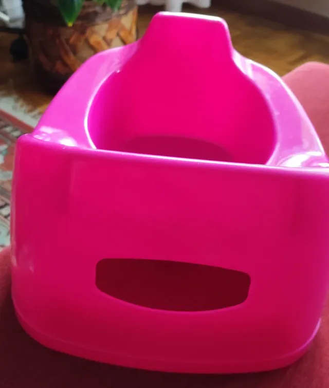 Orinal rosa plástico con oveja