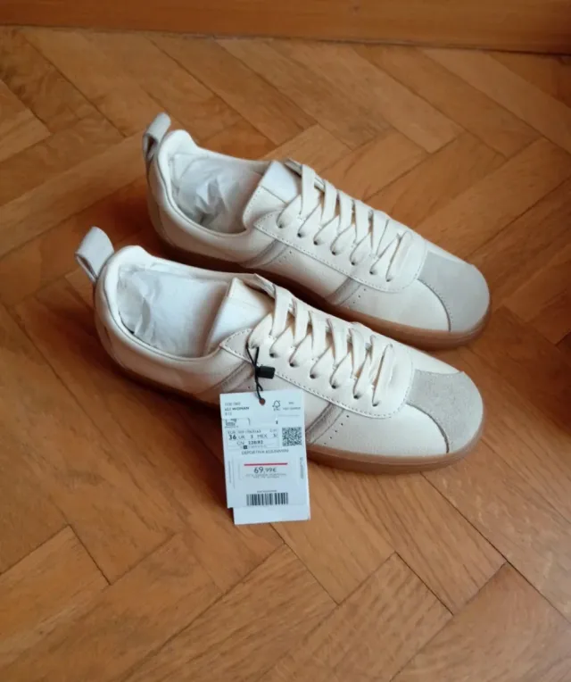 Zapatillas de cuero beige y blanco