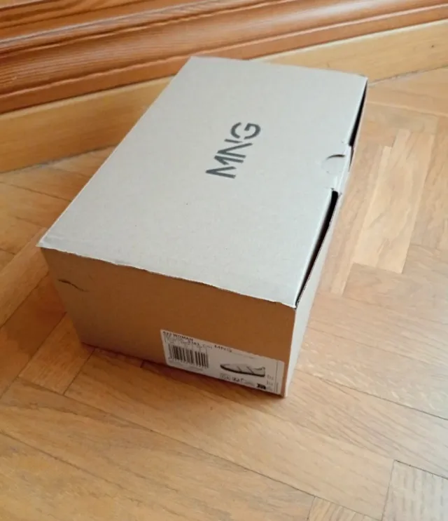 Zapatillas de cuero beige y blanco