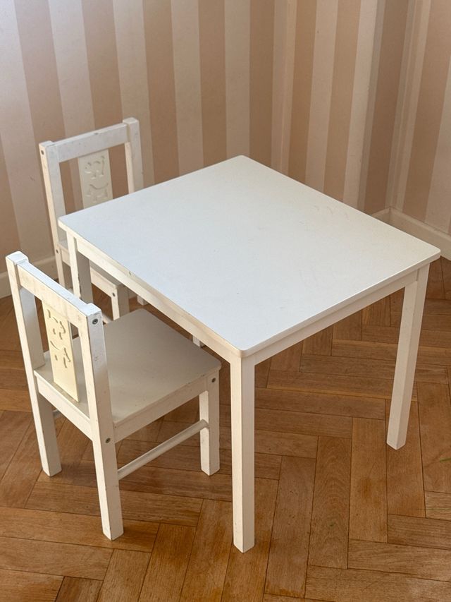 Mesa y 2 sillas IKEA niños blanca