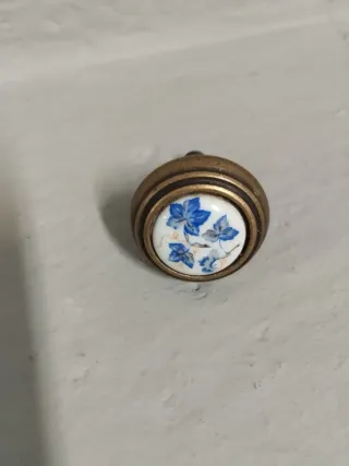 Varios Tiradores de mueble cerámica y metal floral