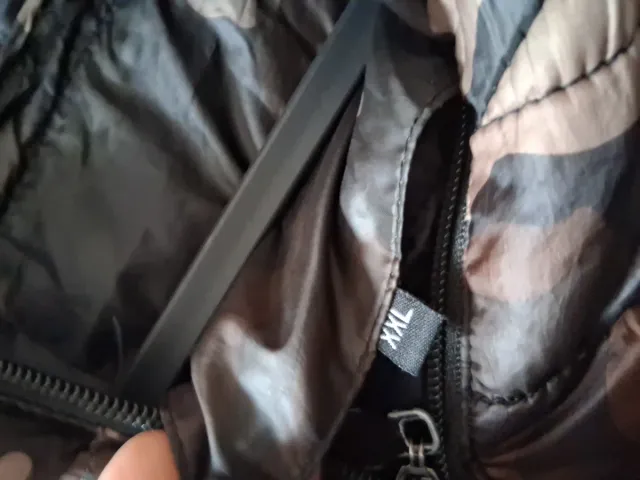 Cazadora camuflaje beige y marrón