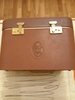 Maletín maquillaje marrón y dorado