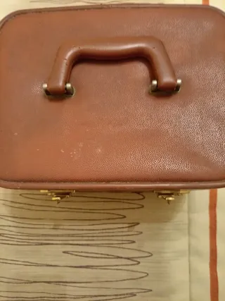 Maletín maquillaje marrón y dorado