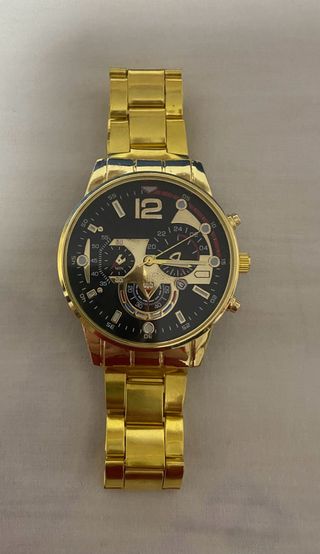 Reloj de pulsera dorado, estilo elegante y moderno