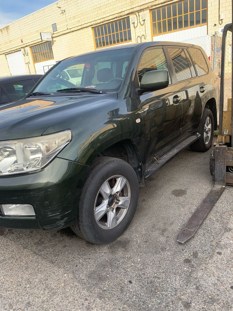 Toyota Land Cruiser 200 2009 - foto 1