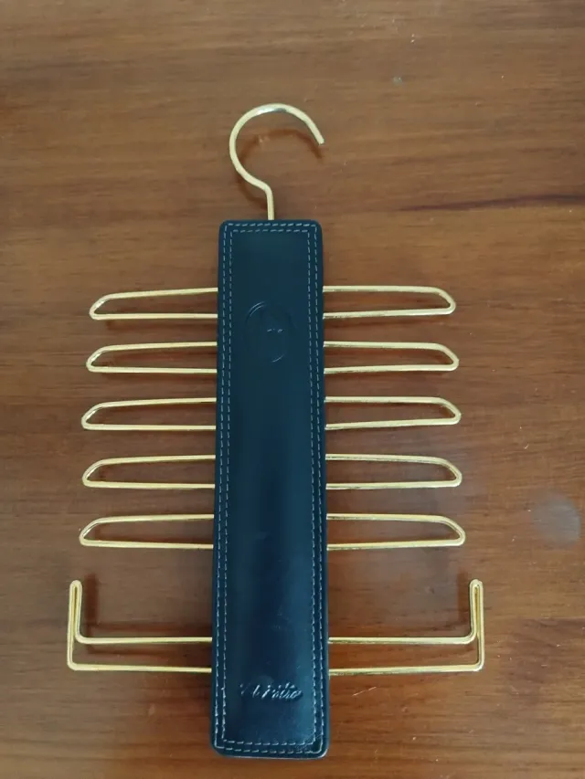 Colgante El Potro Cuero Negro y Dorado