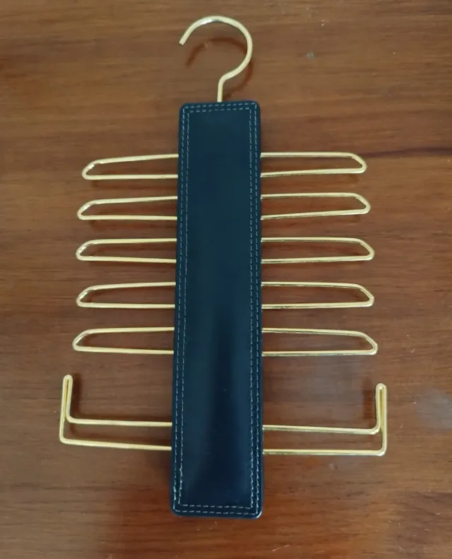 Colgante El Potro Cuero Negro y Dorado