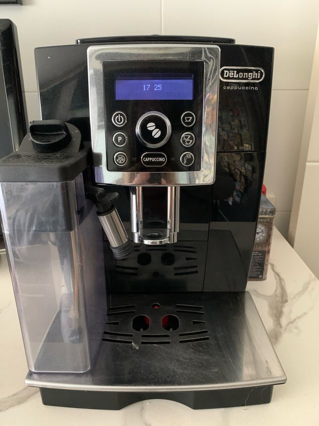 Cafetera DeLonghi ECAM 23.463.B Negra