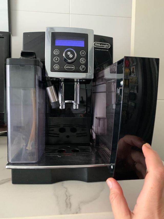 Cafetera DeLonghi ECAM 23.463.B Negra