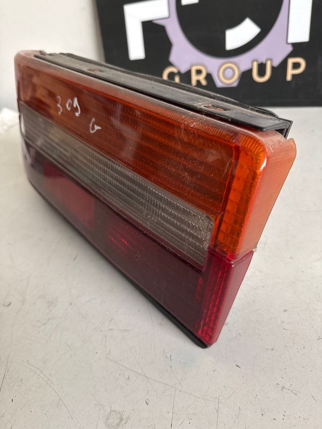 Piloto trasero izquierdo Peugeot 309