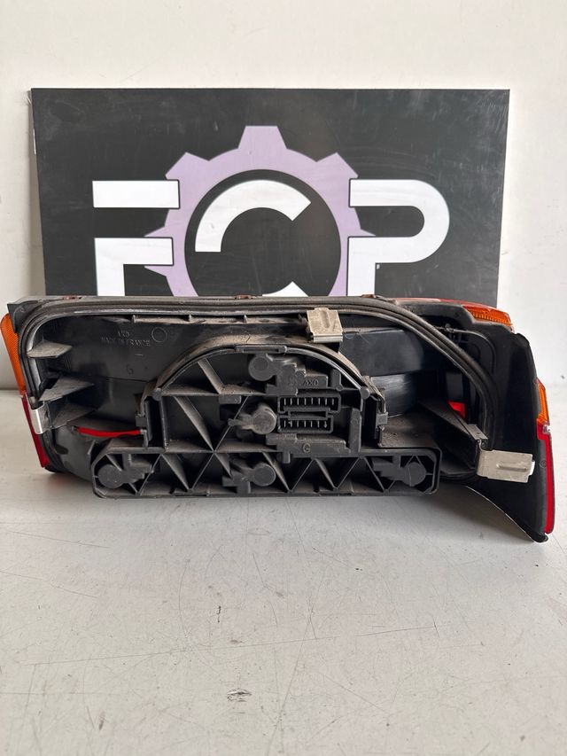 Piloto trasero izquierdo Peugeot 309