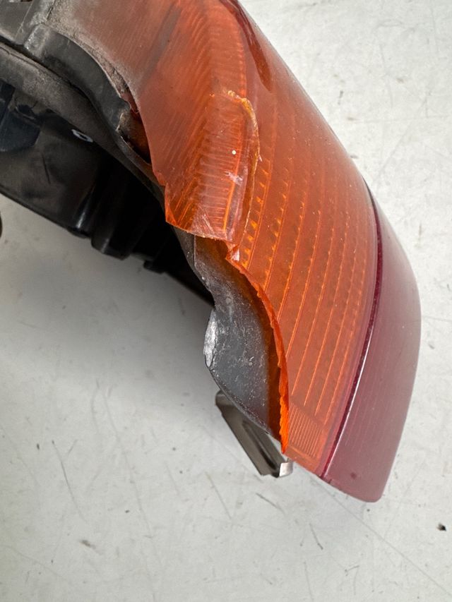 Piloto trasero izquierdo Peugeot 309