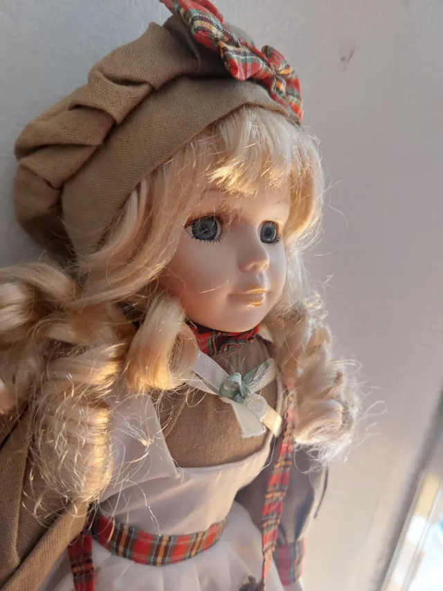 Muñeca de Porcelana Antigua Preciosa