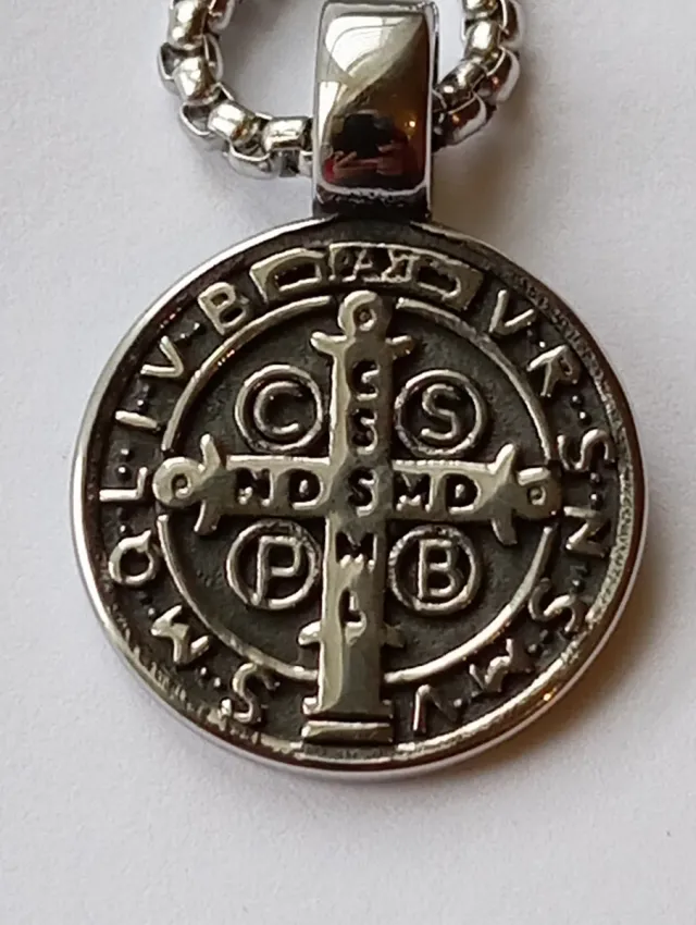 Mini Medalla Colgante de San Benito de Acero inox.