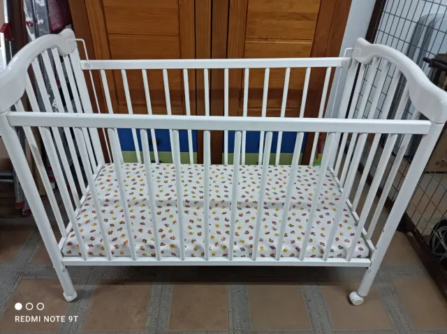 Cuna bebé blanca con colchón