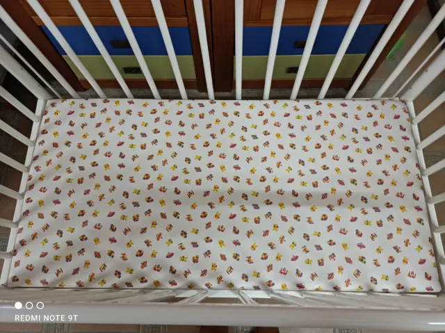 Cuna bebé blanca con colchón