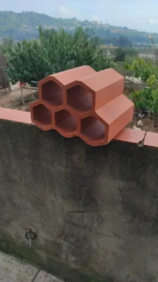 Botelleros de cerámica hexagonales