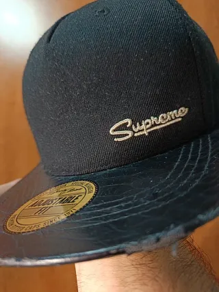 Gorra Supreme original broche snapback.